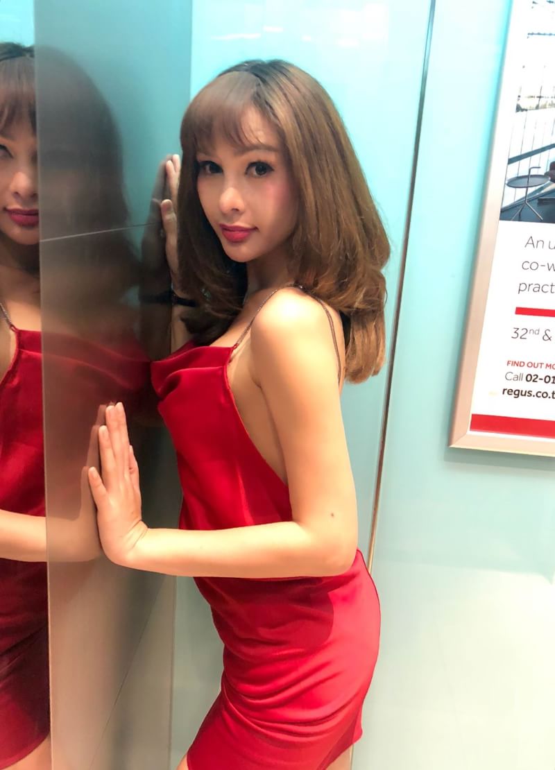 大阪住モデル系ニューハーフです